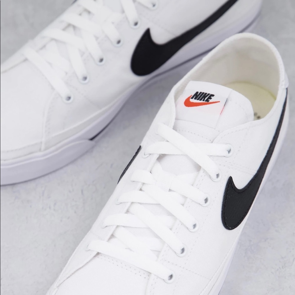 Nike court legacy canvas shoes. NWT